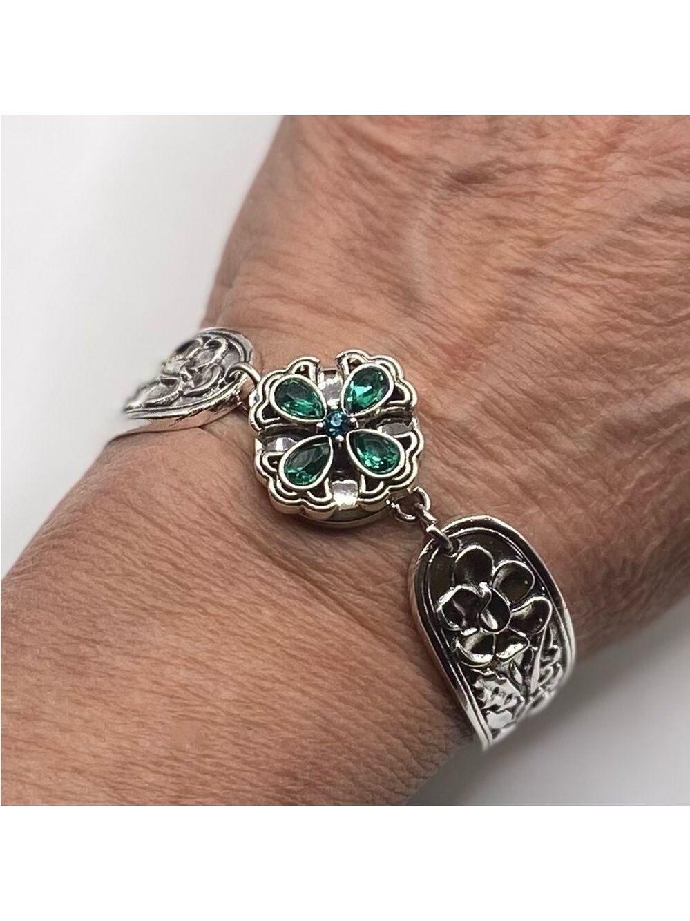 Floral Bangle Snap Bracelet with 18mm Celtic Emerald colored cross snap!  NWT